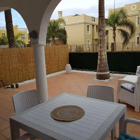 El Palm-mar. Great Terrace, Pool And Parking アパート